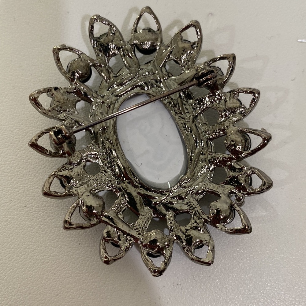 Brooch - Picture 3 of 3